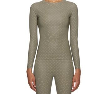 Like new worn once outfit comes with the matching face mask